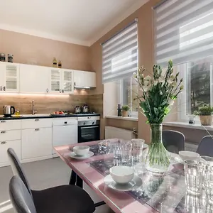 Appartement With Sunny Garden By Michal&friends, Prague